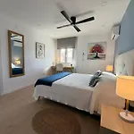 Sunny & Stylish Beach Apartment
